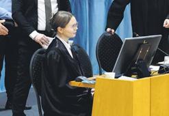 Yalnızlıktan şikayet etti: Hükümete dava açtı