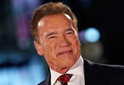 Arnold Schwarzenegger'e büyük şok! Gümrükte alıkonuldu