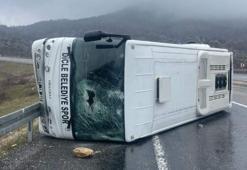 Diyarbakır'da feci kaza! Futbolcuları taşıyan midibüs devrildi: 10 yaralı