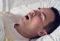 Kalpteki tüm damarları mahvediyormuş! Nefes kesen horlamayı durduracak 2 tüyo