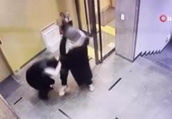 Güney Kore'de milletvekiline taşlı saldırının görüntüleri ortaya çıktı: Onlarca kez başına vurdu!