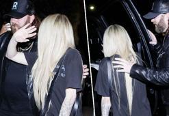 Aşk belgelendi! 13 yaş küçük sevgilisiyle kameralara yakalandı