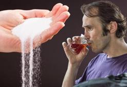 Çayı tuzlu içen kimyagerin sırrı! 3 yıl sonra anladı, meğer çok iyi geliyormuş