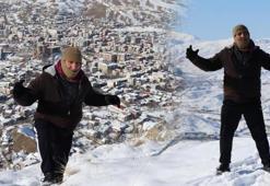 Tüm şehir ayaklarının altında! 'Yalnız Kurt' Sitare Dağı'na 10 dakikada tırmanıyor