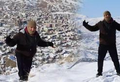 Tüm şehir ayaklarının altında! 'Yalnız Kurt' Sitare Dağı'na 10 dakikada tırmanıyor