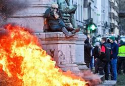 Avrupa'da çiftçiler isyan etti! Traktörleriyle sokağa indiler, işte nedenleri