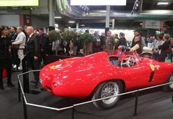 Paris’teki otomobil sergisine yoğun ilgi