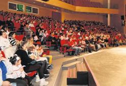 Marmarisli minikler Pinokyo ile eğlendi