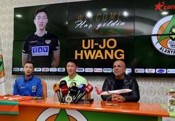 Ui-Jo Hwang'ın imza töreninden kareler