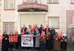 Evlat nöbetindeki ailelerden 'Gara Şehitleri'ne anma