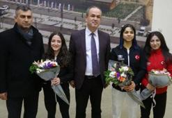 Avrupa şampiyonu haltercilere coşkulu karşılama!