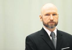 Breivik tecritte kalacak