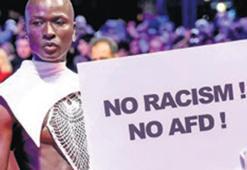 Berlin protestolarla başladı