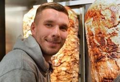 Lukas Podolski köşeyi döndü! İngilizler servetini açıkladı