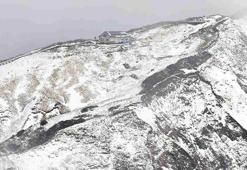 Japonya'da kayak yapanlar çığ altında kaldı