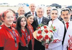 Bakan Bak: Türk kadınında o azim, çalışkanlık ve güç mevcut!