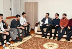 Murat Kurum, öğrenci evinde sahur yaptı! Üniversitelilere yeni iş imkanını açıkladı