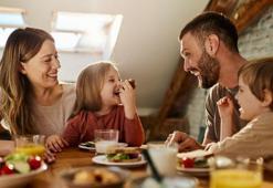 Ailece sofraya oturmanın çocuklar üzerindeki etkisi! Beyin gelişimini destekliyor