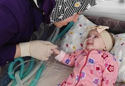 8 aylık Ravza 8 makineye bağlı yaşıyor: Evladımın çaresizliğini görün