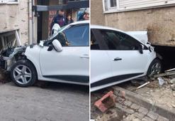 Beşiktaş’ta feci kaza! Yokuş aşağı inerken eve daldı: 2 yaralı