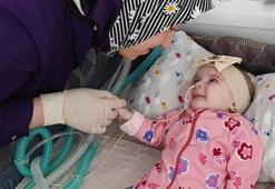 8 aylık Ravza 8 makineye bağlı yaşıyor: Evladımın çaresizliğini görün