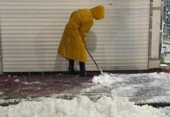 Van'da kar yağışı etkili oldu! Okullar tatil edildi, iki ayrı bölgeye çığ düştü