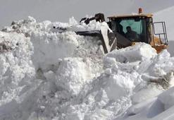 Fotoğraf bugün çekildi: 4 metrelik karla mücadele, 145 yerleşim yeri ulaşıma kapandı