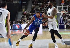 Anadolu Efes, Manisa Büyükşehir Belediyespor'u mağlup etti!