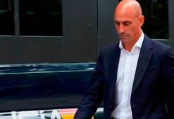 İspanyol savcılar, kadın futbolcuyu dudaklarından öpen Rubiales için 2,5 yıl hapis cezası istiyor