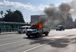 Kamyonet yol ortasında alev alev böyle yandı