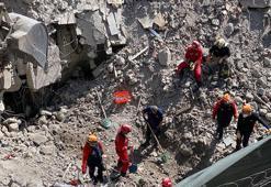 Esenler'de faciadan dönüldü! Kontrollü yıkım sırasında bina çöktü