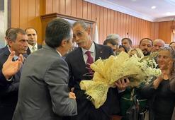 Etimesgut Belediye Başkanı seçilen Erdal Beşikçioğlu mazbatasını alıp göreve başladı