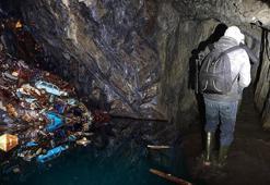 Üst üste yüzlerce otomobil var! 20 metre inince 50 yıl geriye gidiyorlar