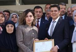 Bahçeli'nin tebrik ettiği Söğüt Belediye Başkanı mazbatasını aldı