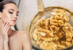 Ne göz altı torbası ne ince çizgi kalıyor! Cevizi böyle yiyin, adeta doğal güzellik kremi