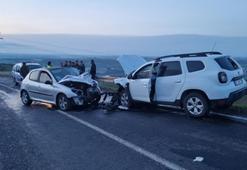 Diyarbakır'da feci kaza! Kafa kafaya çarpıştılar! 9 yaralı