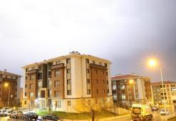 Elazığ ve Hakkari'de sağanak yağış! Şimşekler geceyi gündüze çevirdi