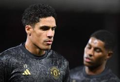 Manchester United'da Raphael Varane'ın bileti kesildi!