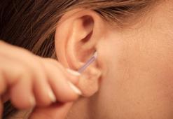 Uzmanlar uyarıyor! ‘Kulaklarınıza bir şey sokmayın, temizlemeye çalışmayın’