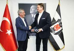 Başkan Arat'tan Fernando Santos'a 'nazar boncuğu' ile veda