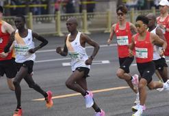 Pekin Maratonu: Afrikalı koşucular Çinli rakibin yarışı kazanmasına izin verdi; soruşturma açıldı