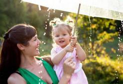 Çocuklar mevsim geçişlerinde nasıl giydirilmeli? Hava değişimine iyi geliyor