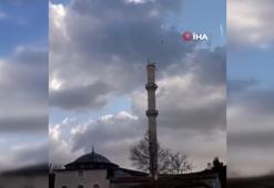 Depremin merkez üssü Sulusaray'da cami minaresi yıkıldı