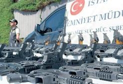 1000’in üzerinde silah Emniyet’te sergilendi