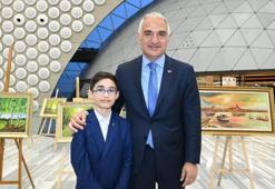 Bakan Ersoy'dan şehit polis memuru Hüseyin Gül'ün oğlu Talha'nın sergisine ziyaret