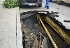 Şişli'de korku dolu anlar! Cadde çöktü araçlar içine düştü