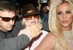 Ünlü şarkıcı babasıyla anlaşmaya vardı! 'Artık tamamen özgür'