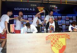 Göztepe'de Stanimir Stoilov'a oyunculardan sulu kutlama!