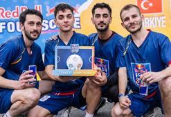 Red Bull Four 2 Score’da kazanan Futbolun Çavuşları