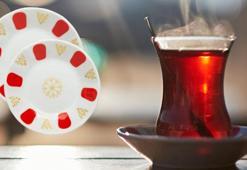 Çay tabaklarının kırmızı-beyaz üretilme sırrı! Hayır, tek nedeni renk uyumu değil